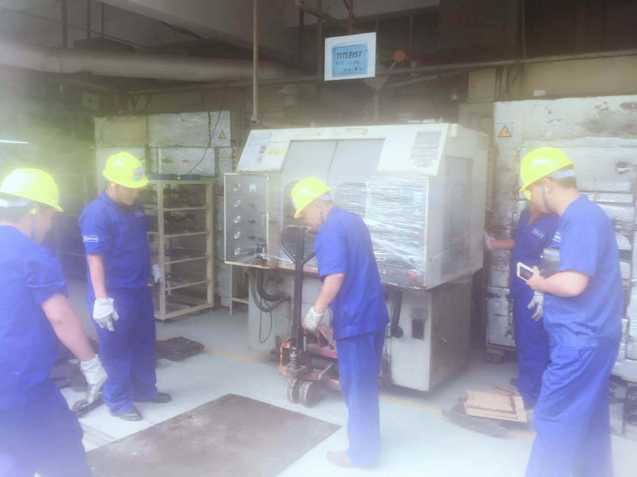 丽江搬场公司搬场通常派几个搬场师傅？