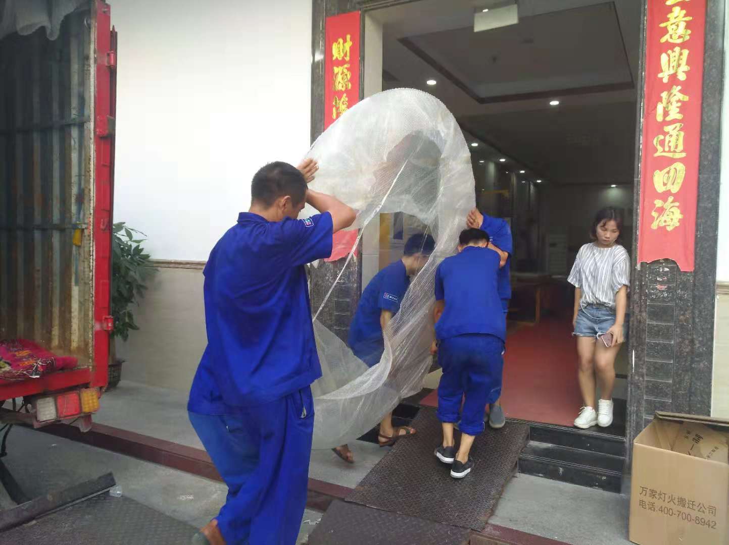 隔壁麻将馆昼夜不休，为了生涯不得不找搬场公司！