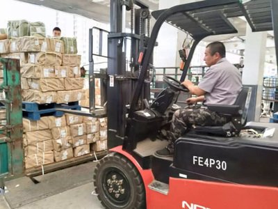 使用叉车搬场必要把稳的细节